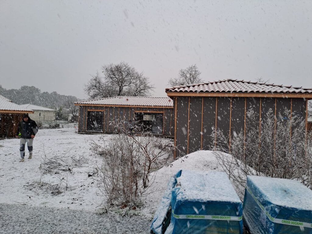 La construction de maison peut aussi se faire en hiver.