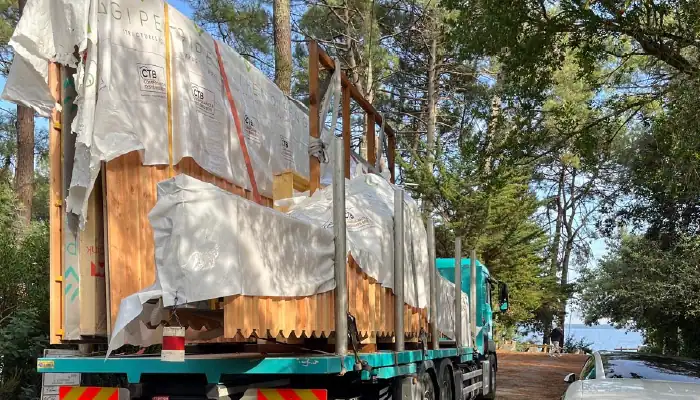 Transport des panneaux ossature bois sur chantier